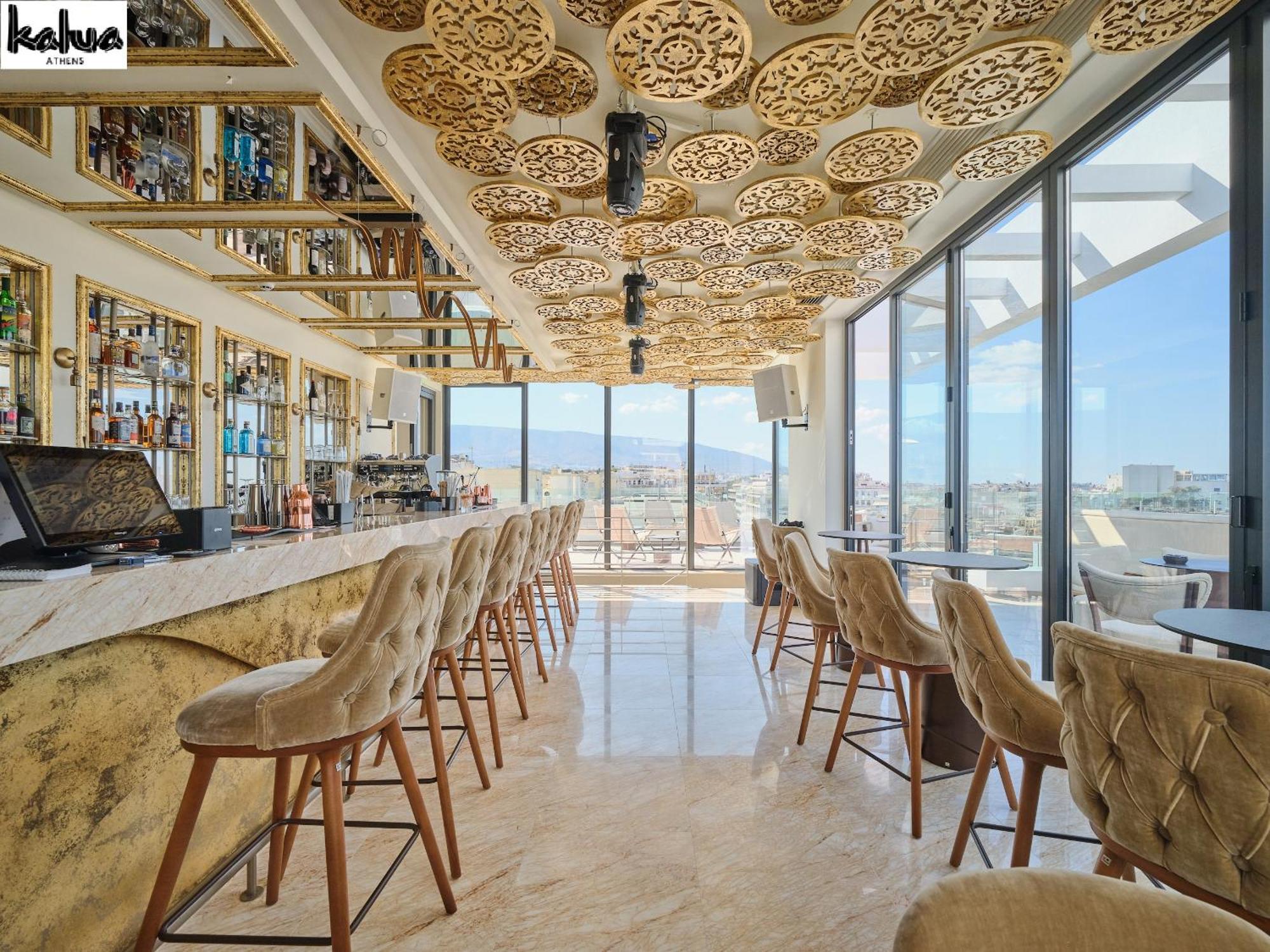 Nyx Esperia Palace Hotel Athens By Leonardo Hotels Ngoại thất bức ảnh The bar at the top of the hotel