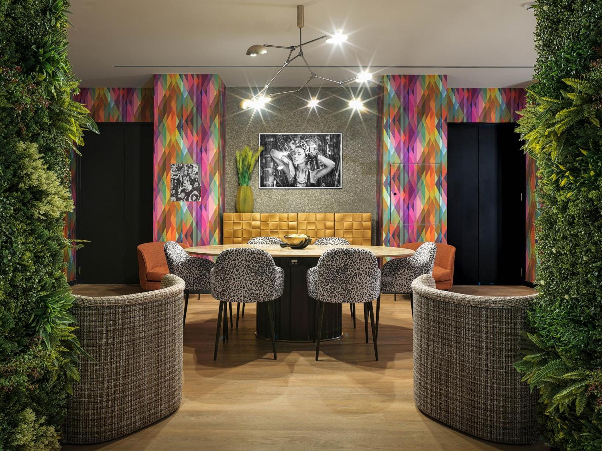 Nyx Esperia Palace Hotel Athens By Leonardo Hotels Ngoại thất bức ảnh The interior of the restaurant