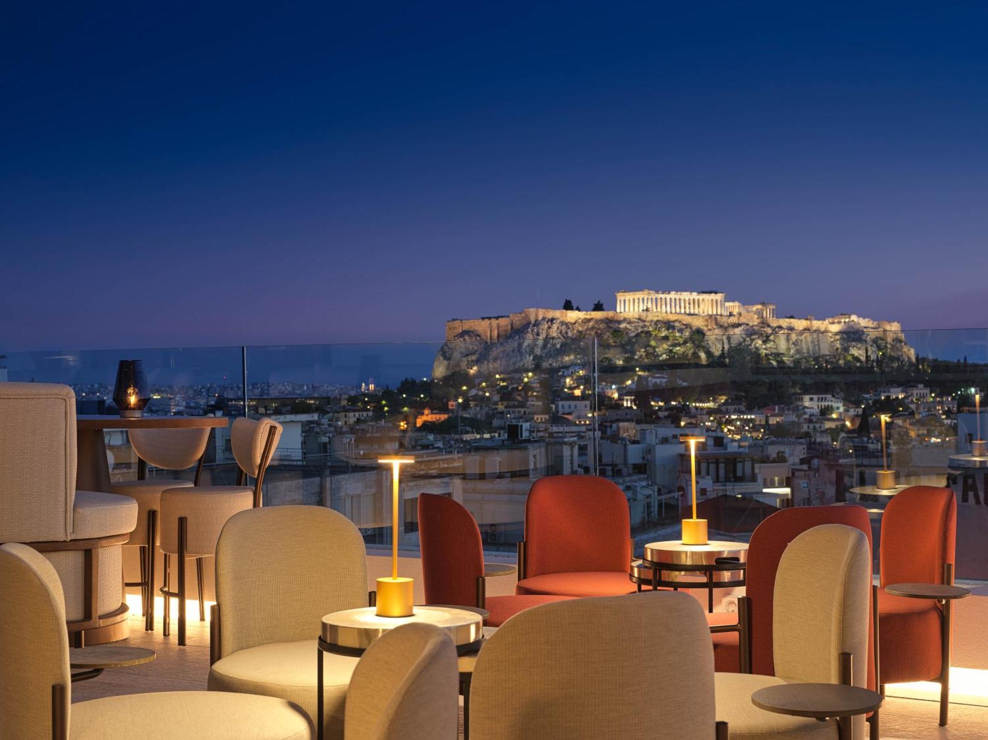Nyx Esperia Palace Hotel Athens By Leonardo Hotels Ngoại thất bức ảnh The view from the hotel's rooftop bar